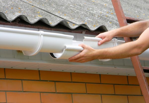 Cost of Gutter Hanging in Palm Beach Gardens